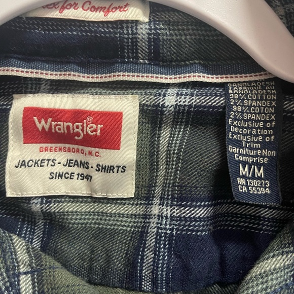 Wrangler Plain Button Down Shirt Mens Size Medium - Picture 3 of 4